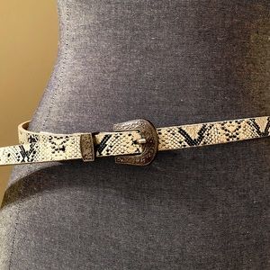 Women’s Black & White Leather Belt